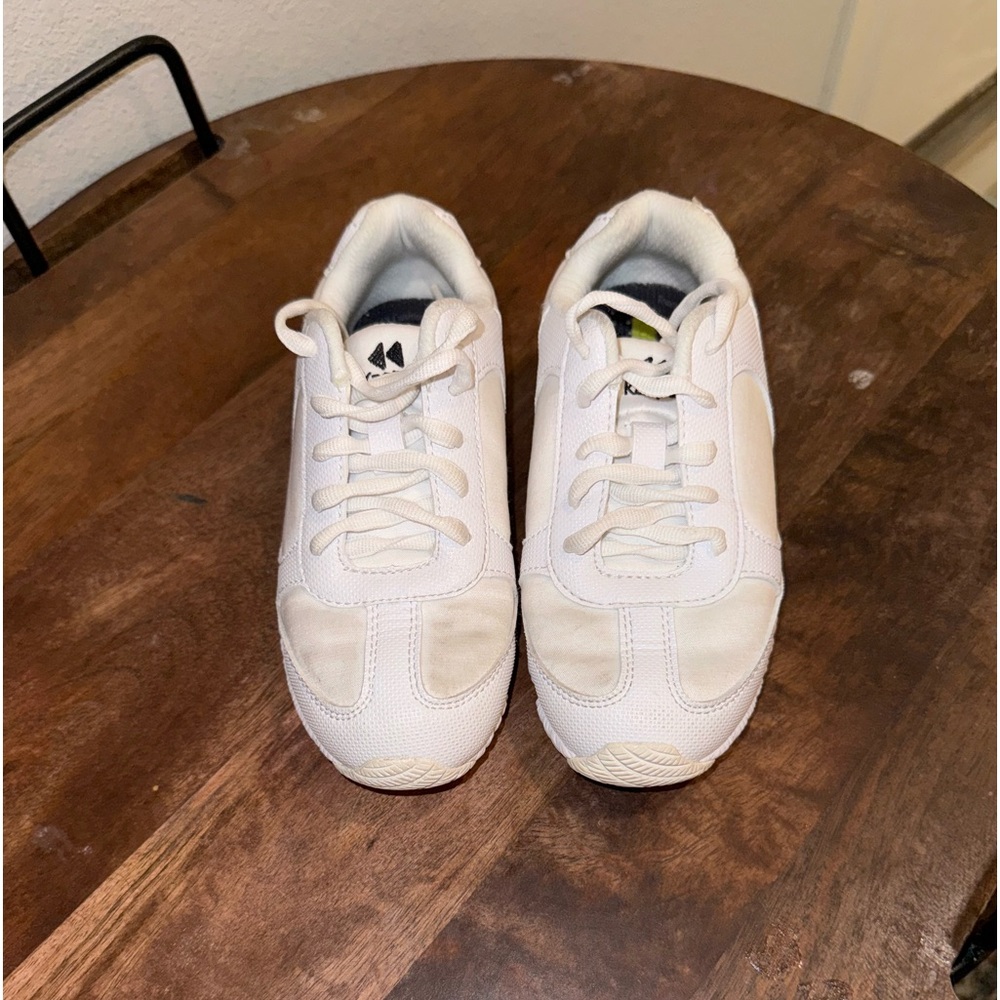 Kaepa cheer white sneakers. Size 11